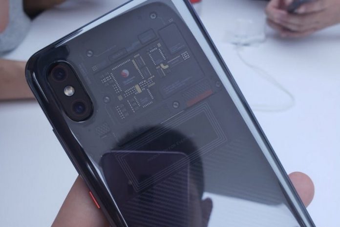 Смартфонът Xiaomi Mi 8 не е съвсем такъв, какъвто го показаха