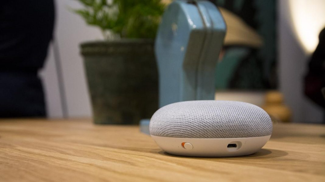 anons Анализатор: Google трябва да даде на всеки в САЩ безплатен Home Mini, за да спре Amazon
