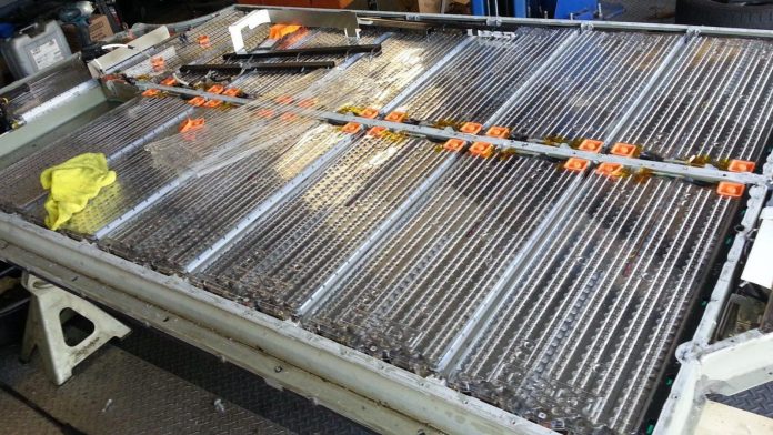 tesla-battery-tear-down Илън Мъск възнамерява постепенно да се откаже от кобалта в батериите