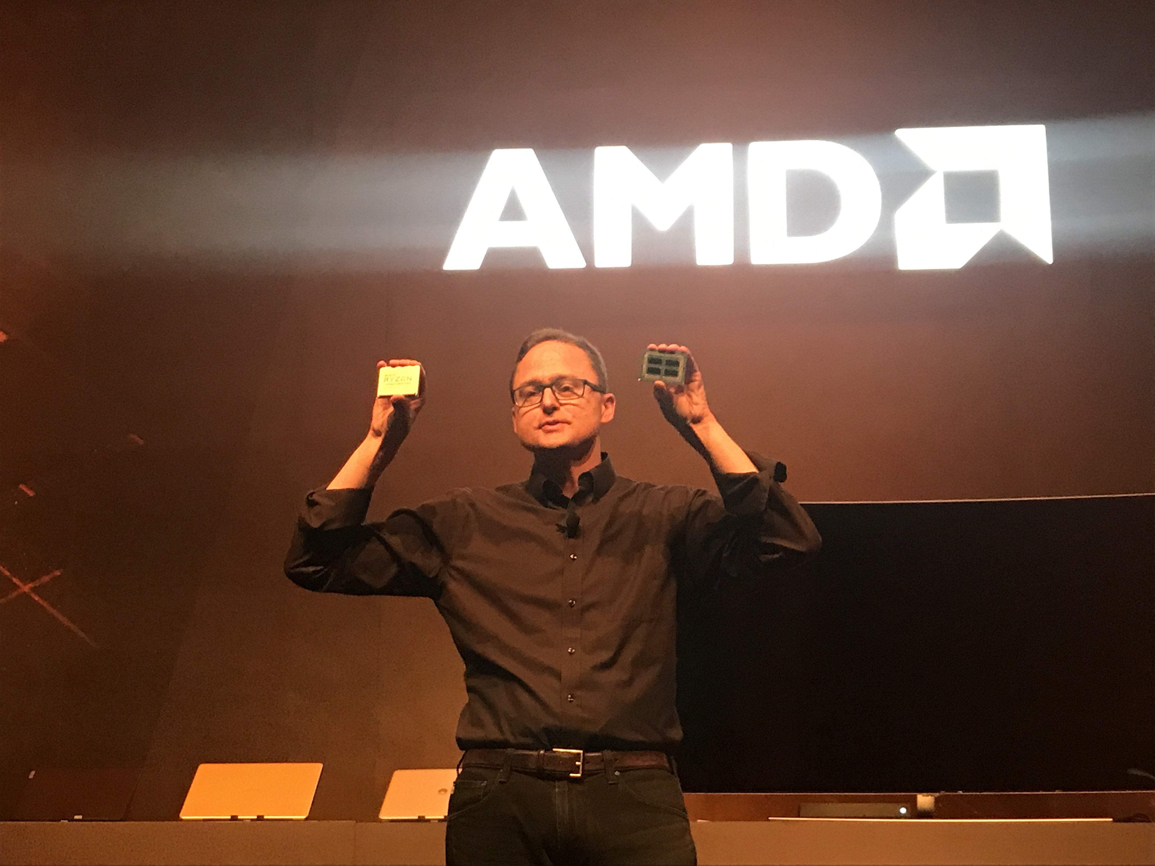 AMD анонсира 32-ядрените процесори Threadripper 2