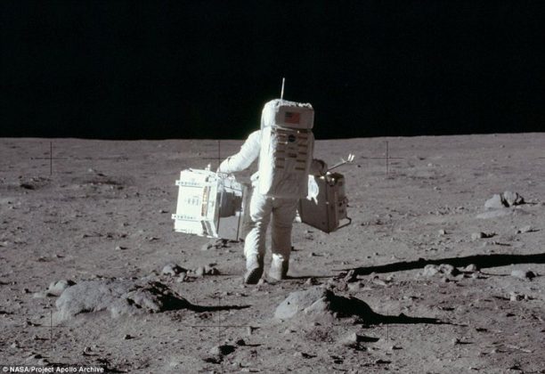 Неизвестни досега снимки от кацането на американските астронавти на Луната