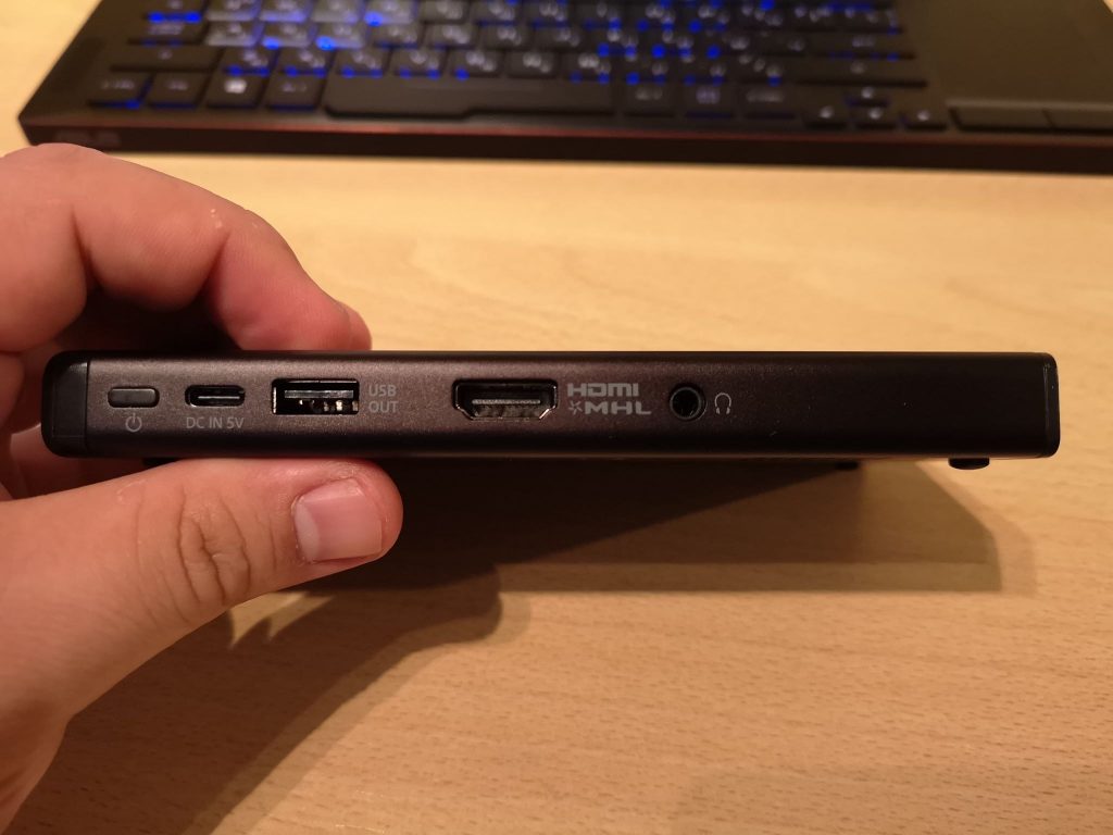 Кратко ревю: Sony MP-CD1 проектор с размер на смартфон