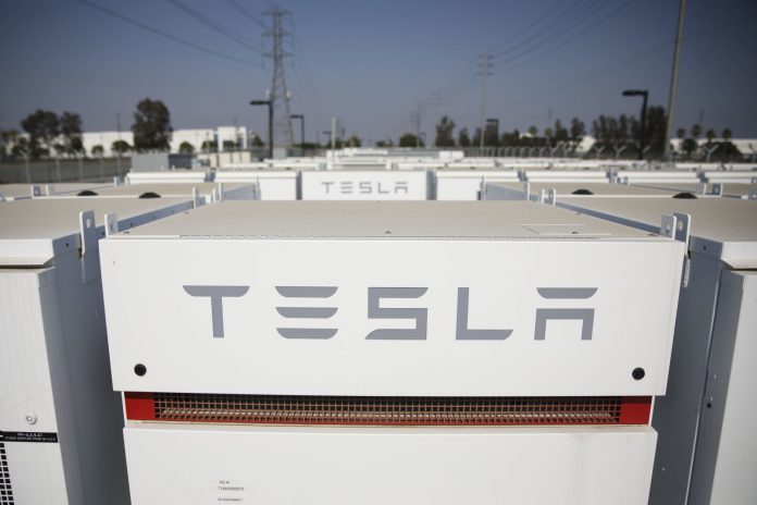 Tesla Inc. Powerpack Units At The Southern California Edison Mira Loma Substation Tesla и Pacific Gas and Electric ще строят в Калифорния 1,1 GWh акумулаторно хранилище