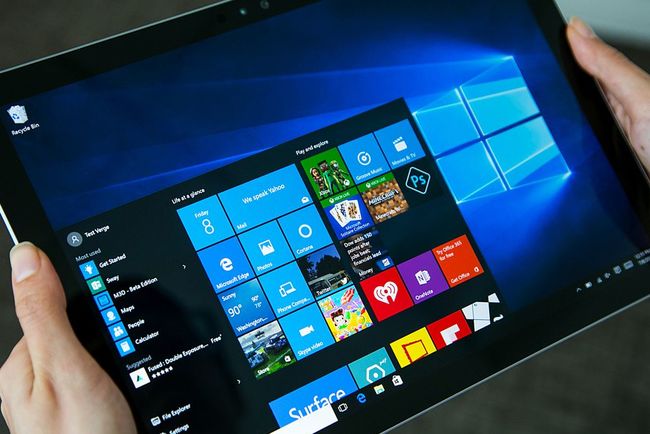 W10 Windows 10 ще показва реклами в програмните прозорци