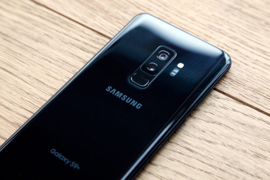 anons Промоционален плакат на Galaxy Note 9 ни показва син апарат с жълт S Pen
