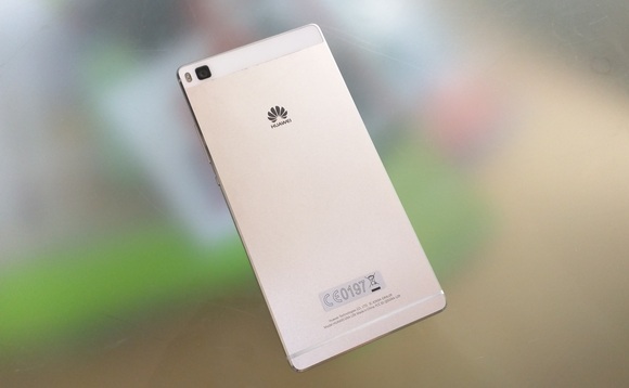 huaweip8reviewback-580x358 Huawei не очаква американски санкции