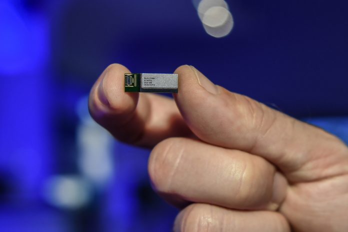 qualcomm-qtm052-antenna-module-photo Qualcomm представи първата 5G (mmWave) антена QTM052 за смартфони
