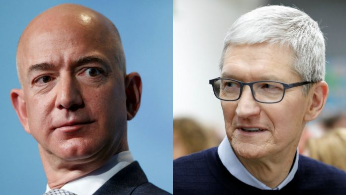 tim-cook-jeff-bezos Amazon може да изпревари Apple и първи да преодолее границата от $1 трилион пазарна капитализация