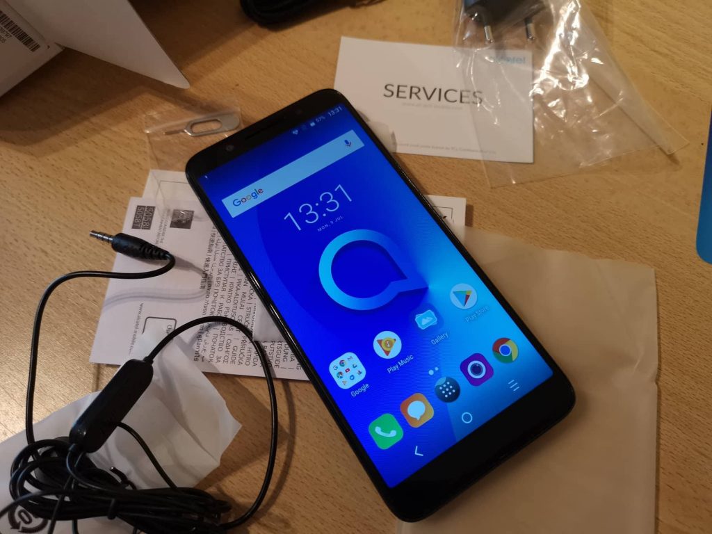 Alcatel 3X – елегантен и пъргав бюджетен телефон