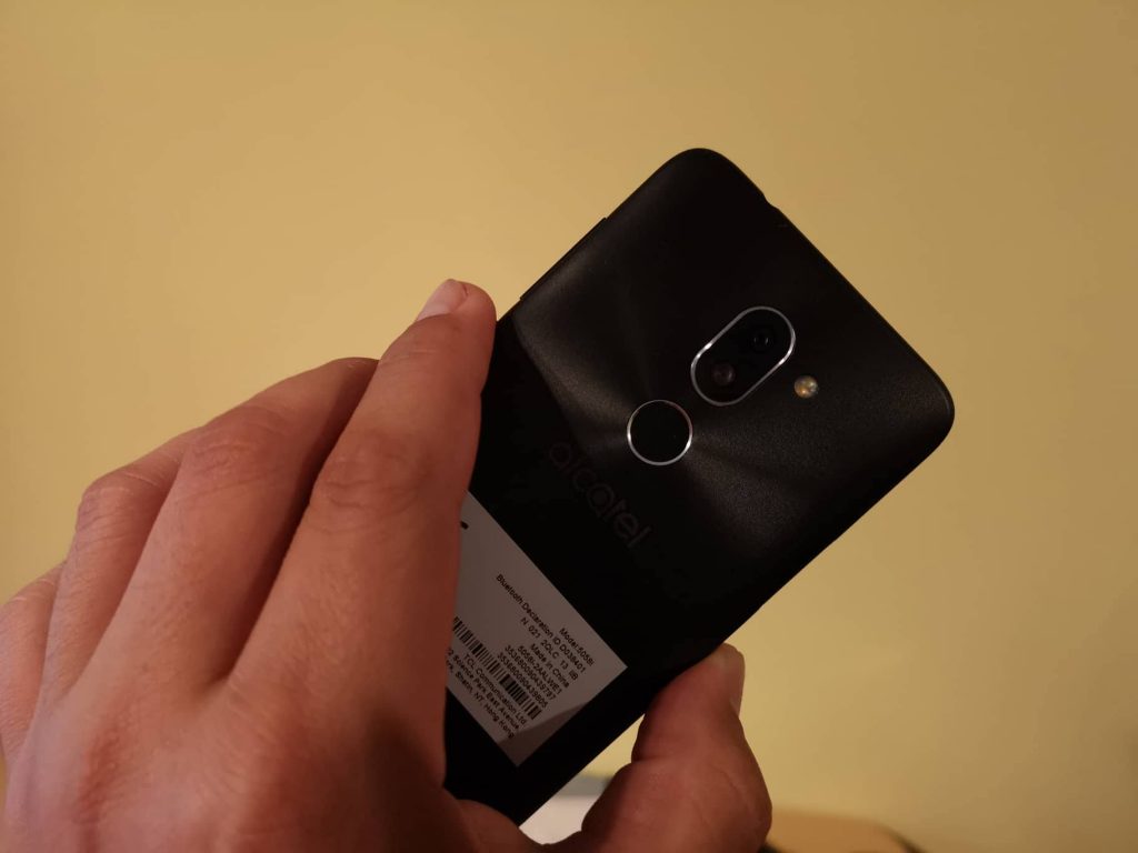Alcatel 3X – елегантен и пъргав бюджетен телефон
