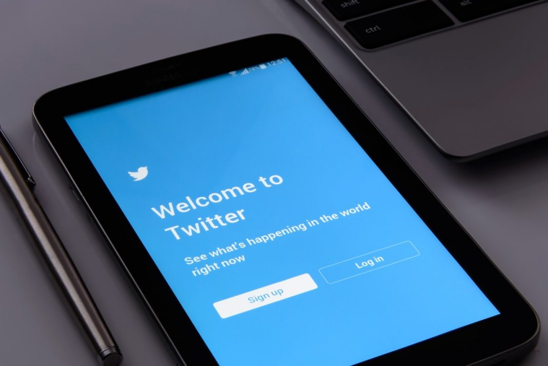 Cellular Phone Social Twitter Screen Phone Певица: Мъск поства в Twitter под въздействието на наркотици