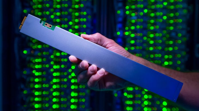 intel-ssd-dc-p4500 Intel представи първия SSD с форм фактор Ruler и капацитет 32 TB