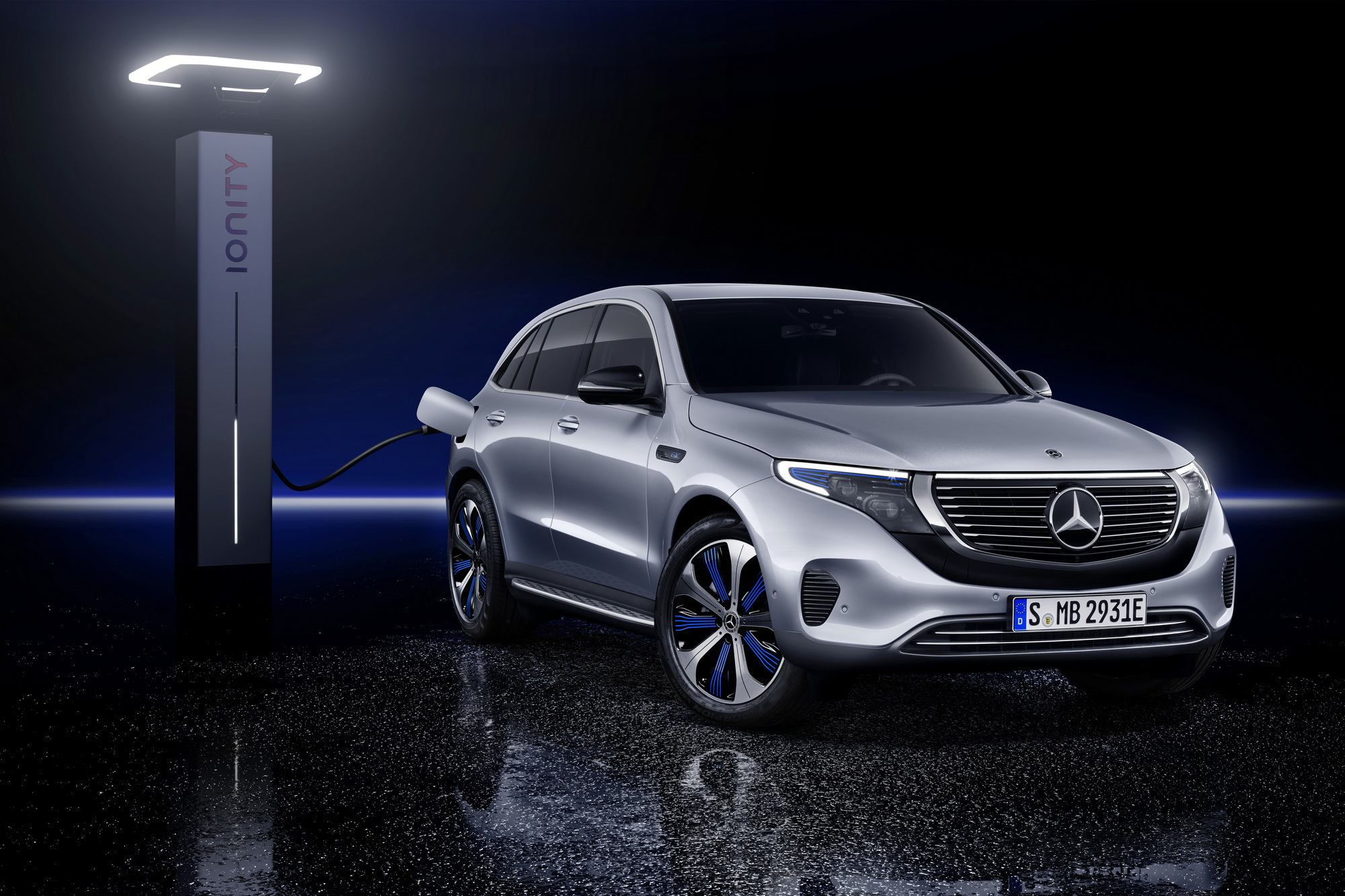 Анонс на серийно произвеждания електрически кросоувър Mercedes-Benz EQC
