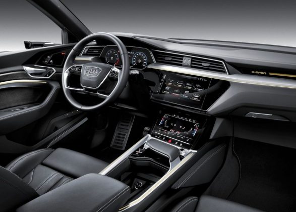 Официален анонс на електромобила Audi e-tron: пробег 400 км, цена €79,900