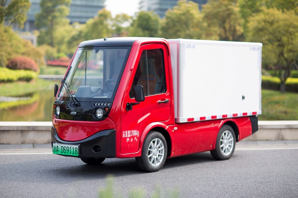 Носителят на най-престижната награда за дизайн за 2018-та – скутерите INOKIM на ELECTRO MOBILITY EXPO 2018