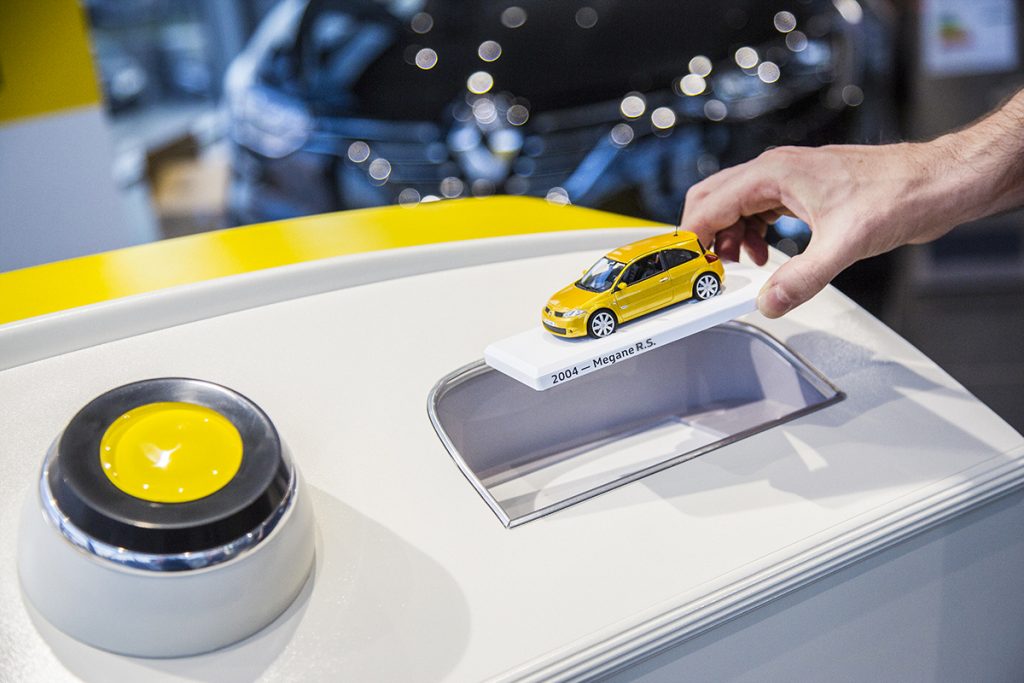 Renault празнува 120 години от основаването си с иновативна инсталация