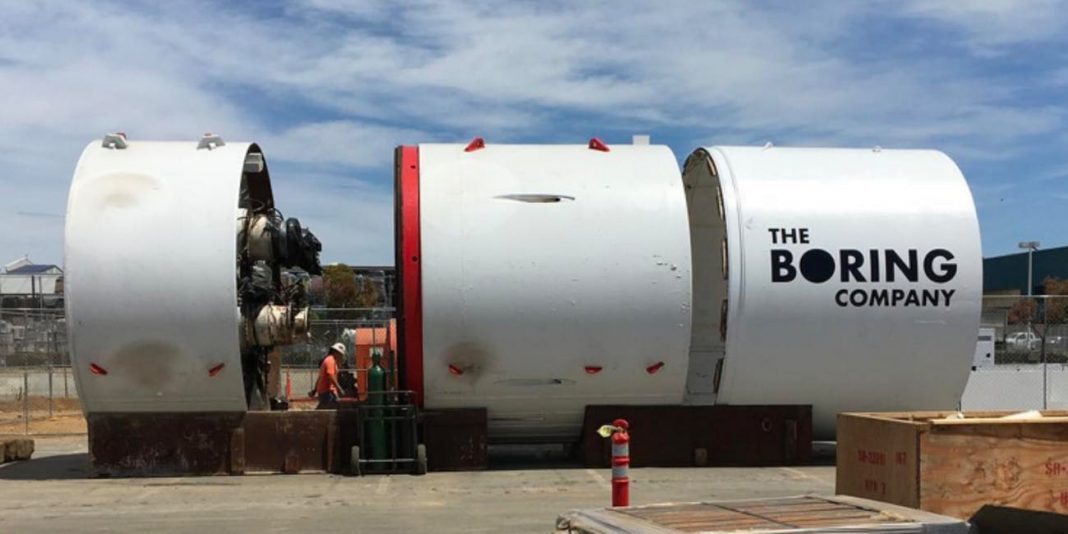 anons Като в приказка: Мъск строи средновековна кула за централа на The Boring Company