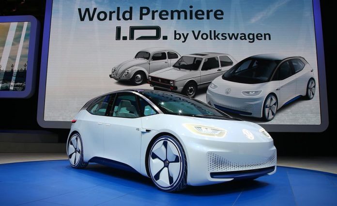 volkswagen-id-ev-concept-photos-and-info-news-car-and-driver-photo-671364-s-original Volkswagen представи иновативна EV платформа с кампанията ELECTRIC FOR ALL
