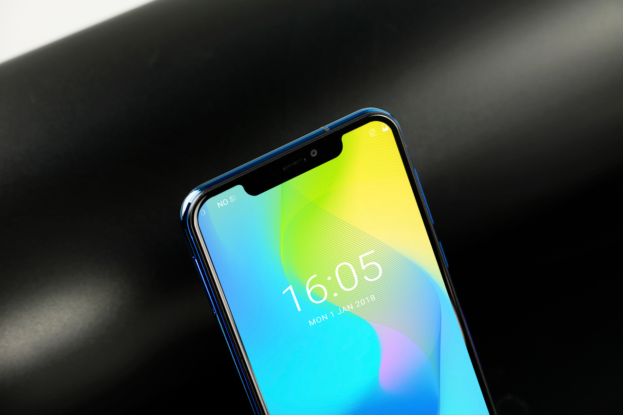 Флагманският смартфон OUKITEL U23 ще има прорез и градиентен цвят