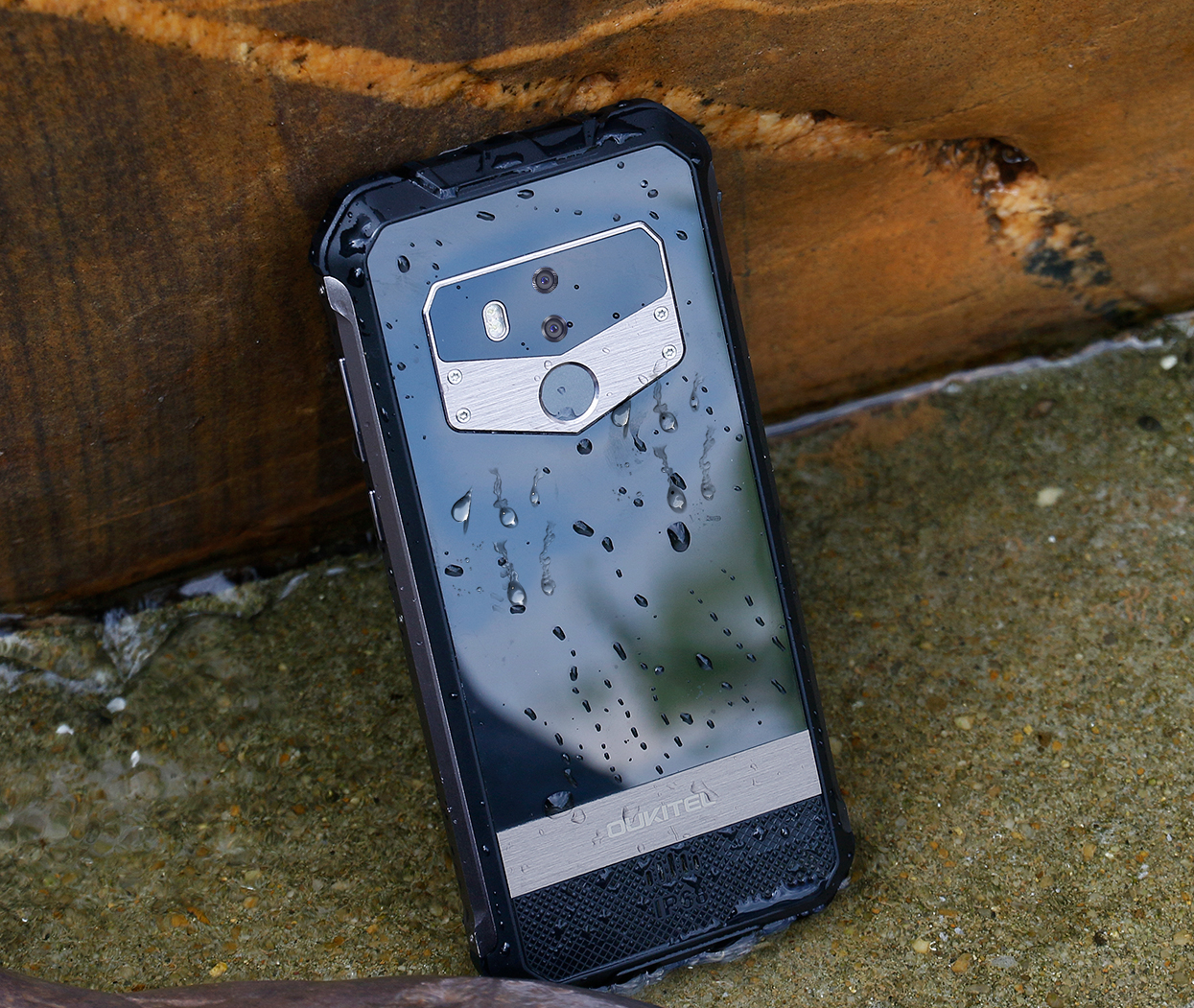 OUKITEL представи новия издръжлив смартфон WP1 с безжично зареждане