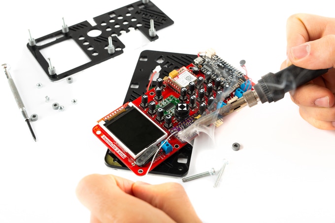 MakerPhone: телефон-конструктор за любопитни и гикове