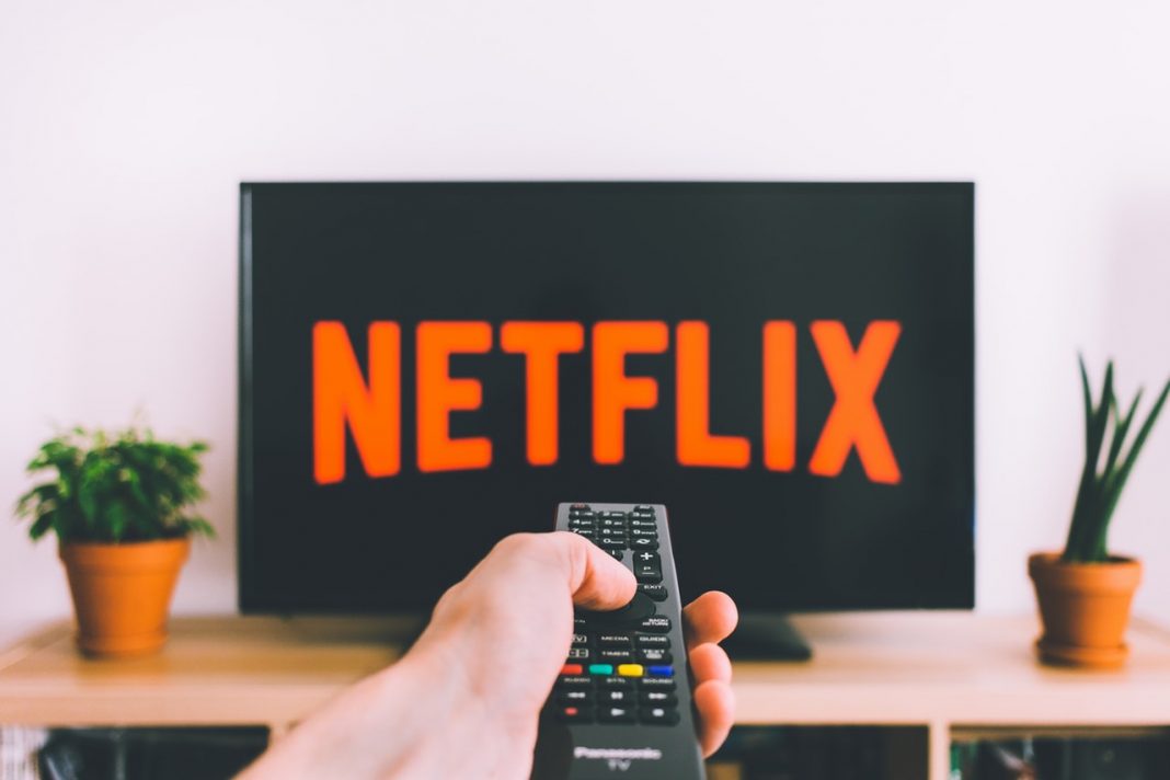 pexels-photo-987586 Netflix взима 15 процента от глобалния интернет трафик