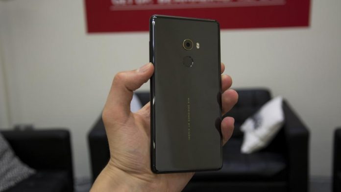 xiaomi_mi_mix_2_review_-_design_0 Xiaomi Mi Mix 3 ще дебютира този месец