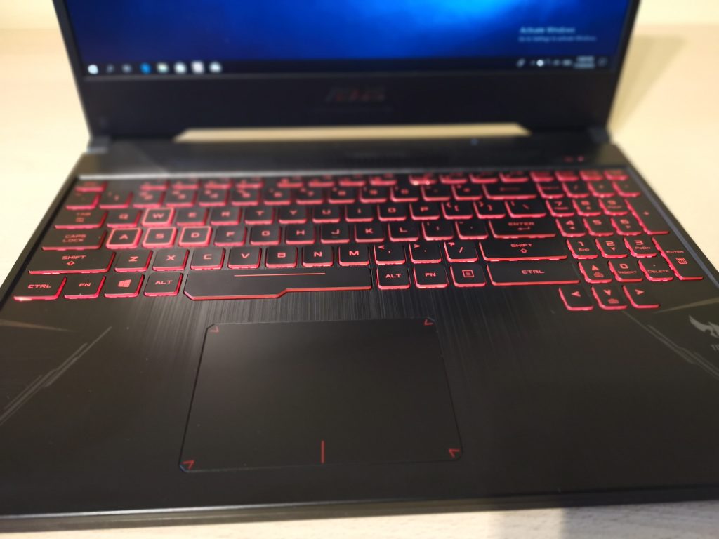 Ревю на евтиния геймърски ноутбук Asus TUF Gaming FX505G