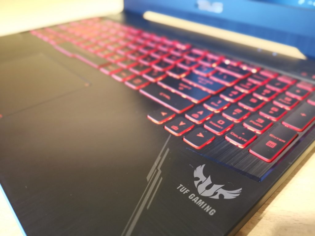 Ревю на евтиния геймърски ноутбук Asus TUF Gaming FX505G