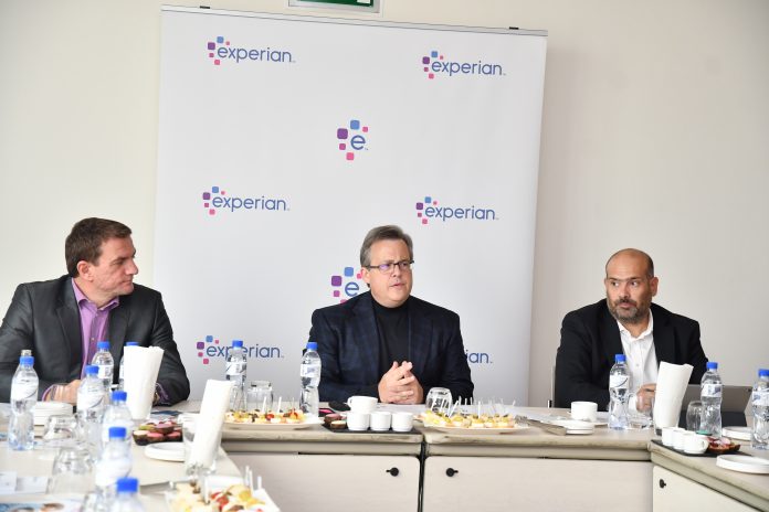 Petar Bankov_Steve Wagner_Spiros Giourgas Според Experian работата с данни и анализа на данни остава основно предизвикателство за бизнеса
