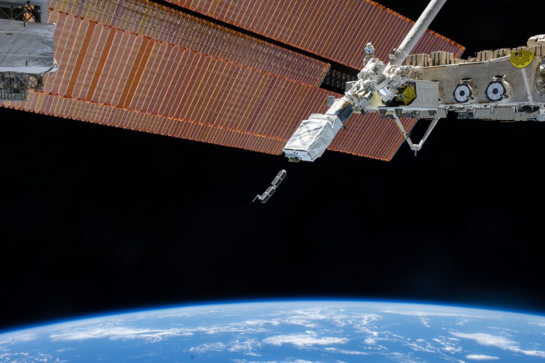 anons SpaceX с нови мерки срещу космическия боклук, който прави