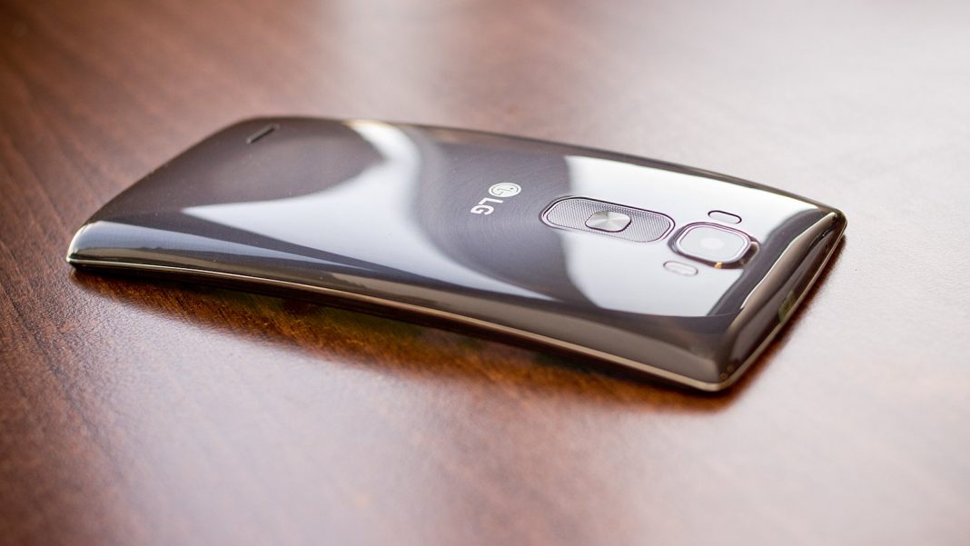 LG запази марките Flex, Foldi и Duplex и загатна за нови гъвкави смартфони