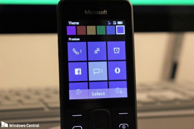 Странно устройство: Microsoft има телефон с бутони и интерфейс на Windows 10 Mobile