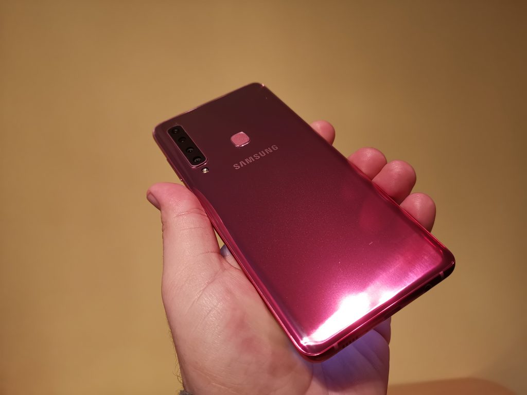 Ревю на Samsung Galaxy A9 2018: Първият смартфон с четири камери
