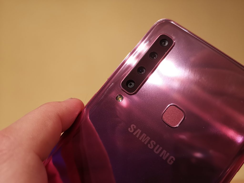 Ревю на Samsung Galaxy A9 2018: Първият смартфон с четири камери