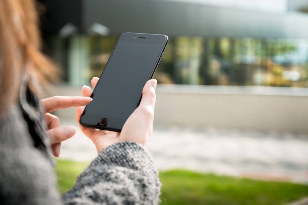 smartphone-2212963_1280 Нежеланите обаждания са скочили с над 300 процента през 2018 г.