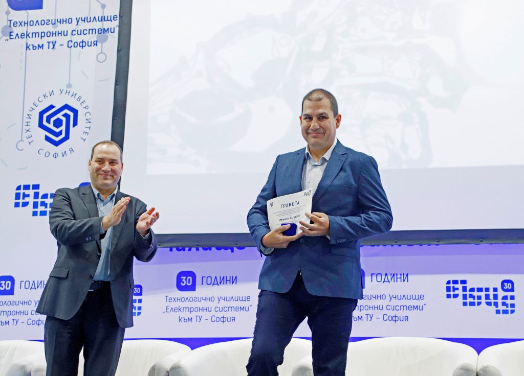 VMware получи Почетен юбилеен знак за принос в развитието на Технологично училище „Електронни системи“ към Технически университет