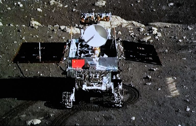 Чанъе-4 изпрати видеото със спускането на роувъра Юйту-2 на лунната повърхност