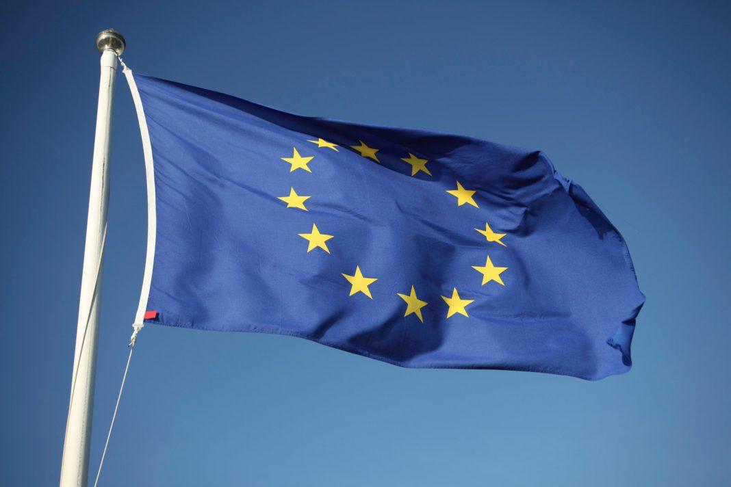 The European Union flag Google се извини официално на ЕС за изтекла вътрешна информация
