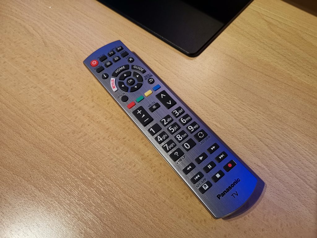 Panasonic FZ800 OLED TV – решение за държащите на качеството