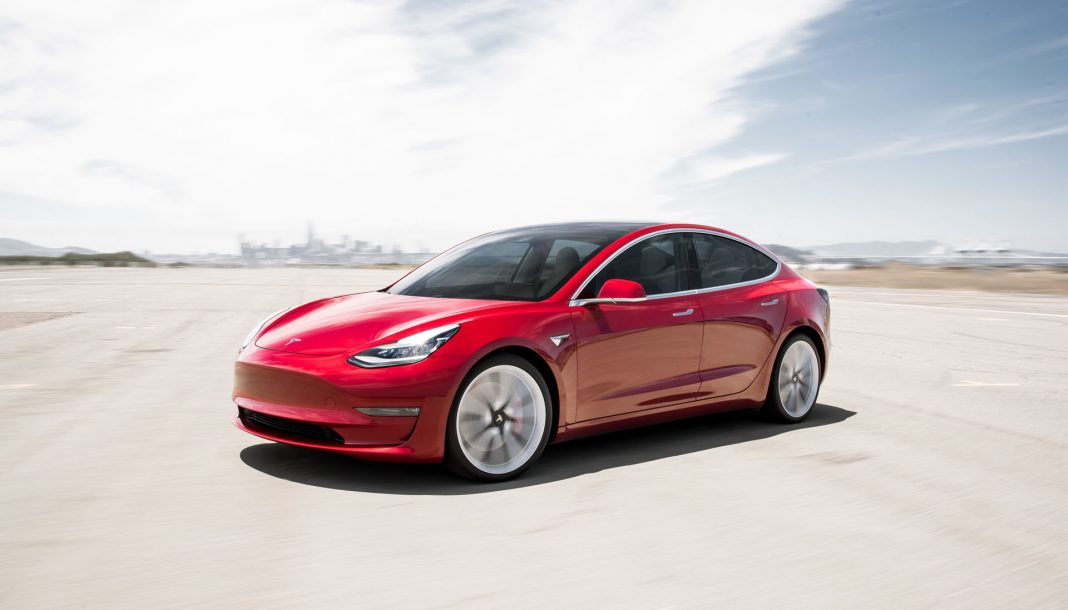 anons Tesla предлага Model 3 като награда за хакери любители