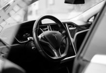 След SpaceX, Tesla също уволнява масово служителите си