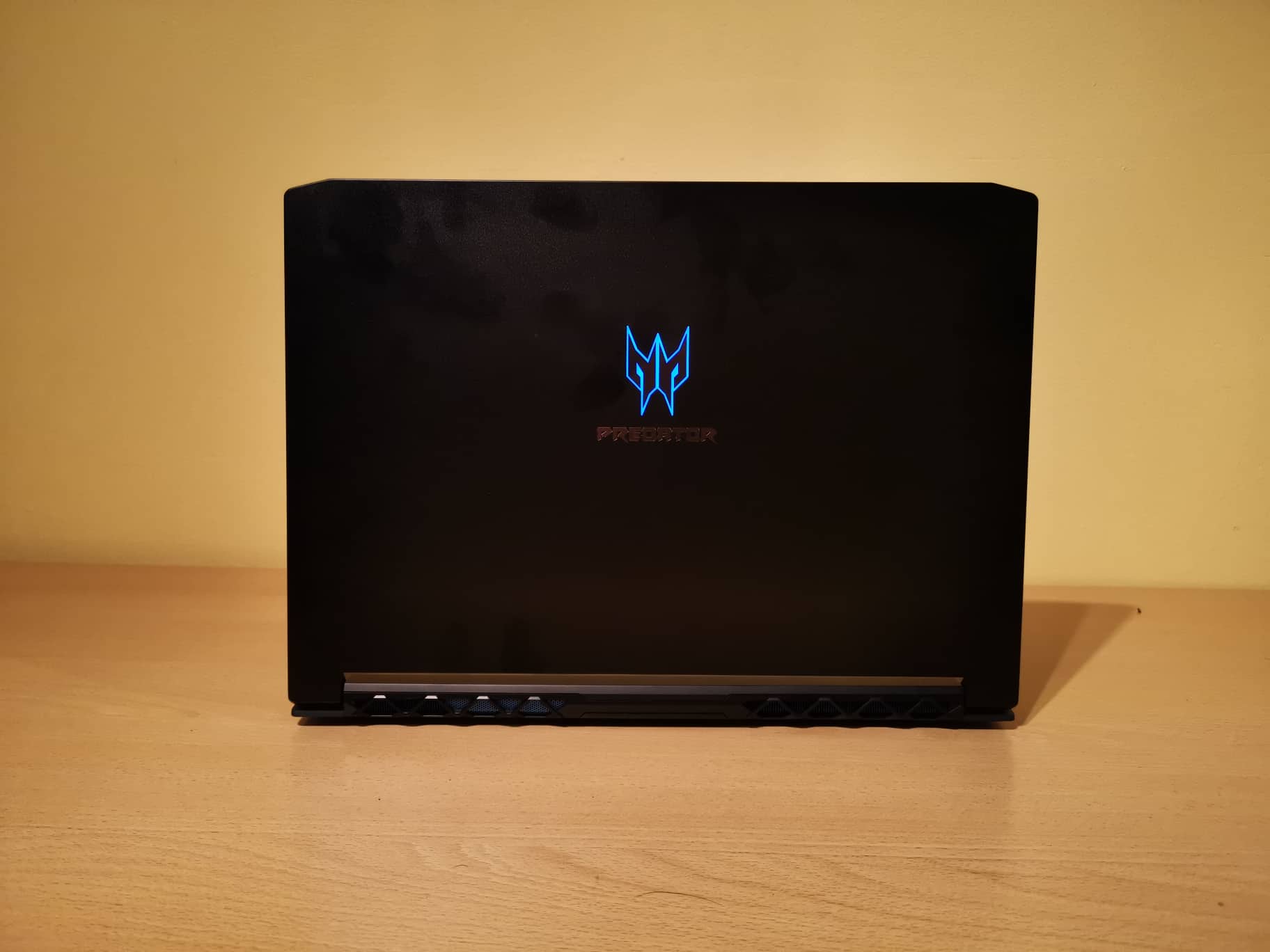 Ревю на Acer Predator Triton 500 – красив, бърз и шумен