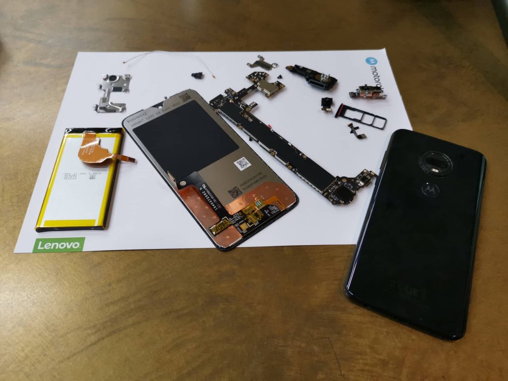 Зад кулисите: Вижте как Motorola сглобяват своите смартфони в Бразилия