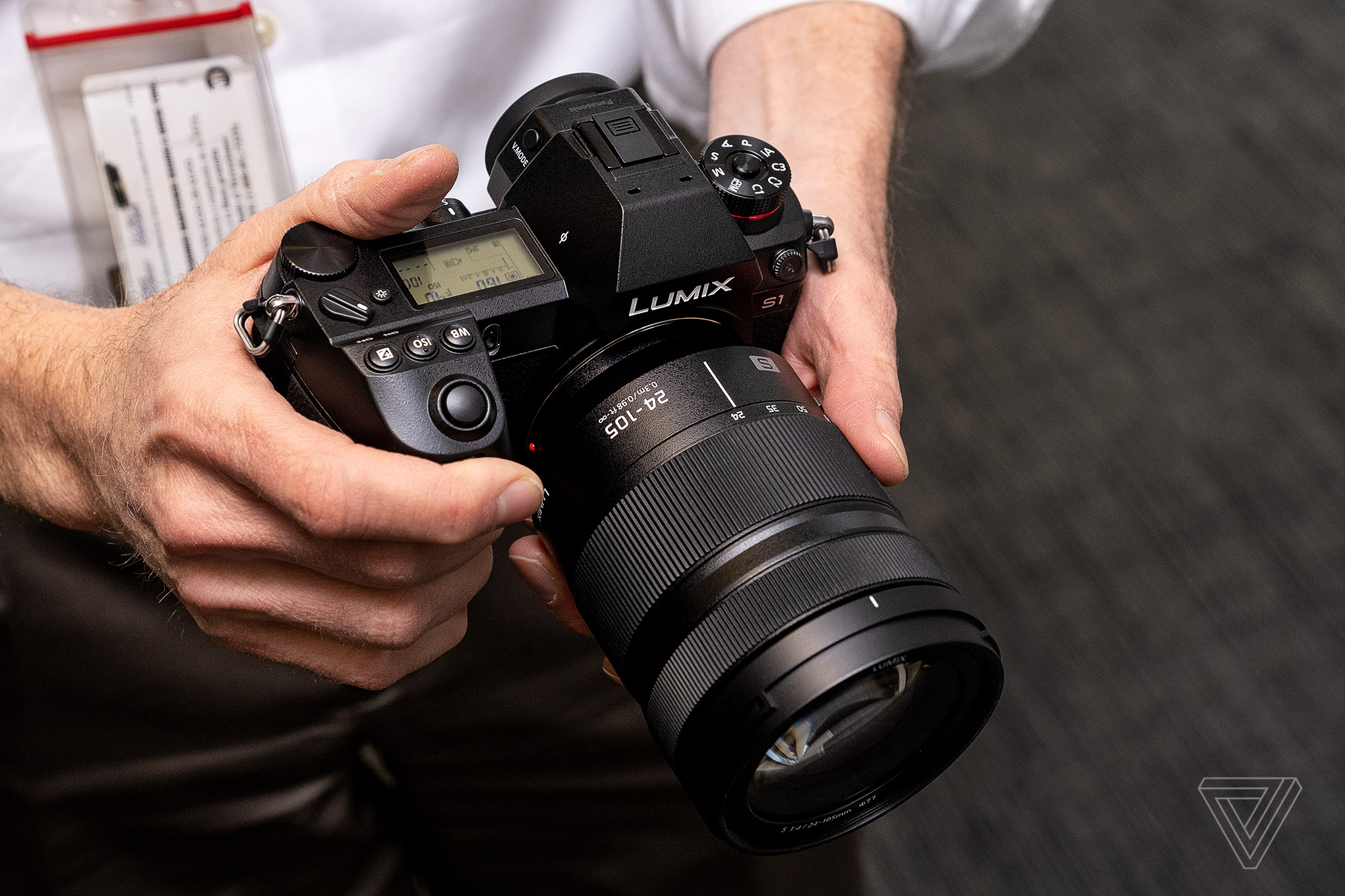 Panasonic анонсира пълнокадровите безогледални фотоапарати Lumix S1 и Lumix S1R