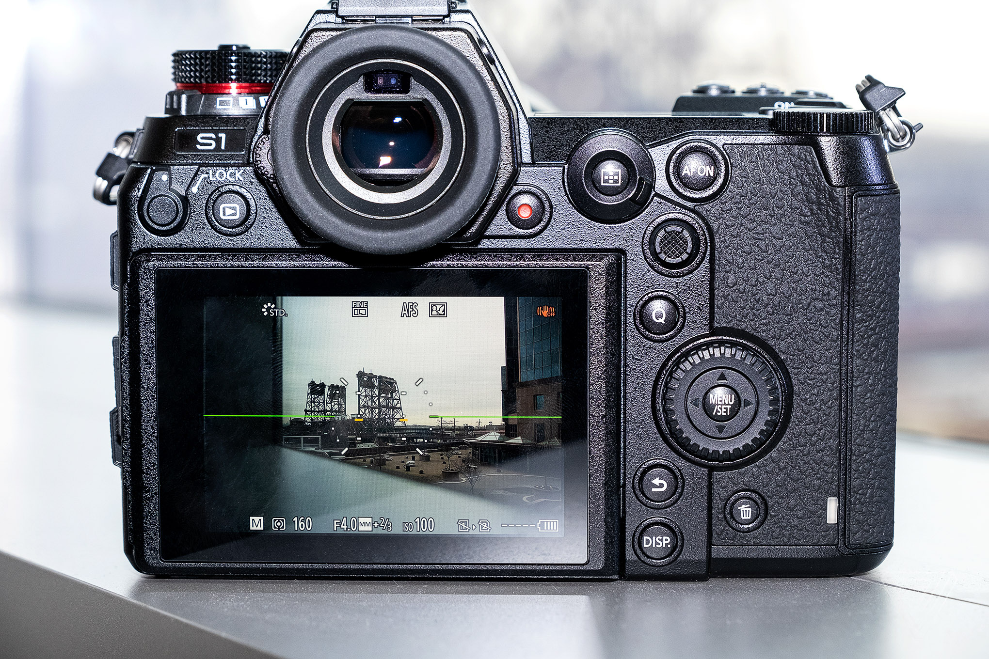 Panasonic анонсира пълнокадровите безогледални фотоапарати Lumix S1 и Lumix S1R