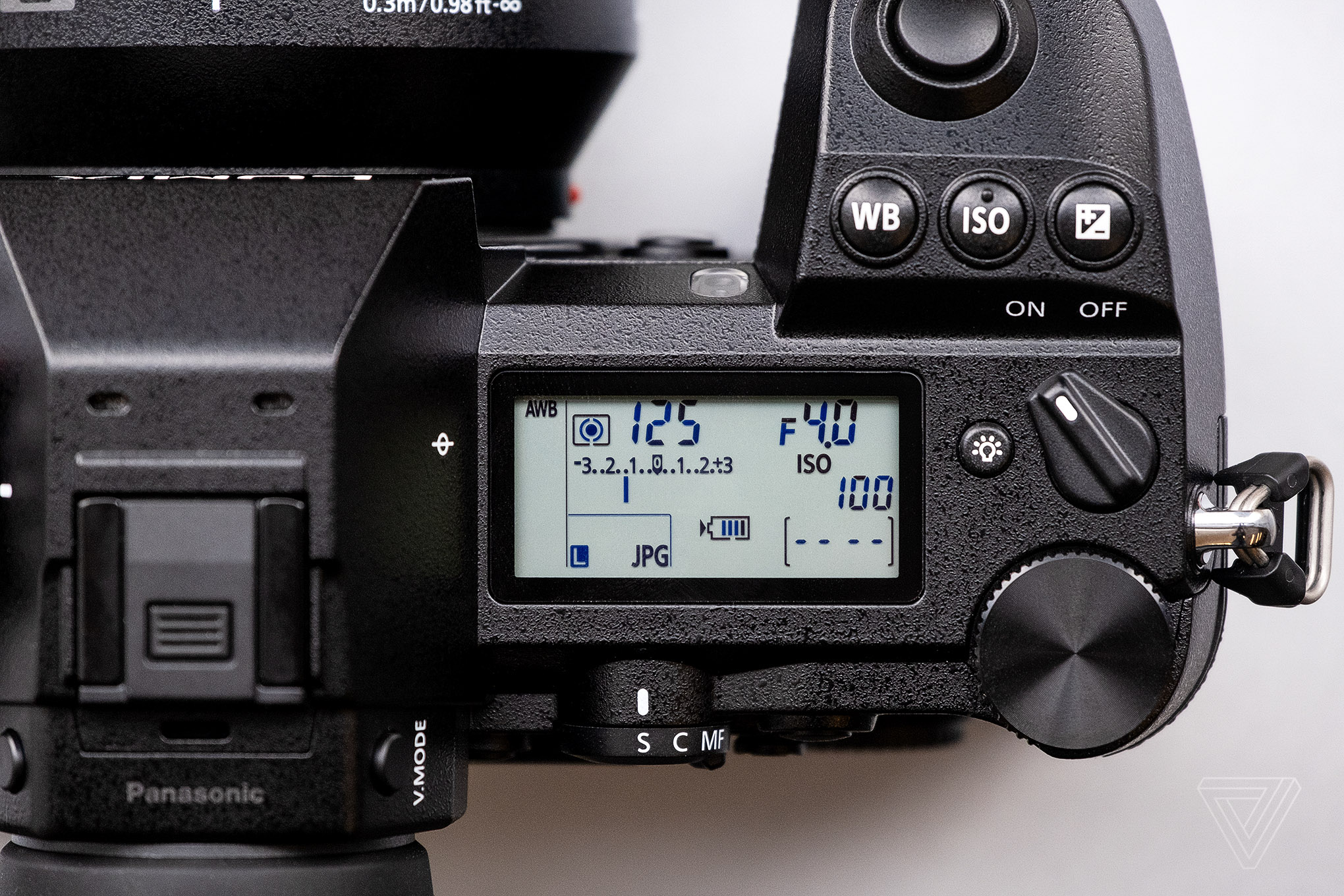 Panasonic анонсира пълнокадровите безогледални фотоапарати Lumix S1 и Lumix S1R