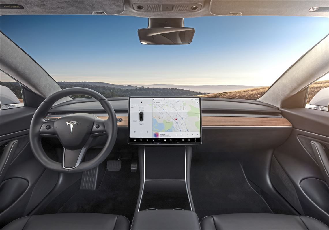 Мъск: „До края на годината всички електромобили на Tesla ще станат автономни“