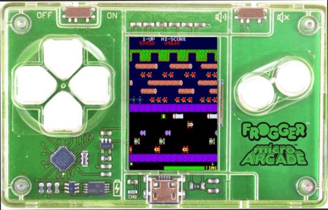 Поглед върху Micro Arcade – конзола с големината на дебитна карта