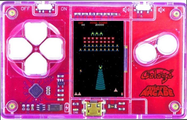 Поглед върху Micro Arcade – конзола с големината на дебитна карта